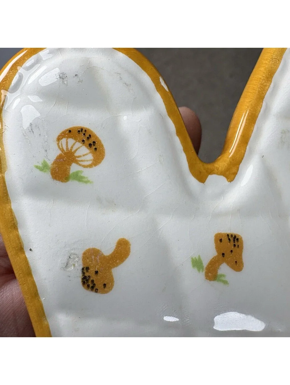 1983 Kitchen Ceramic Tile Trivet Mushroom Oven Mitt Shape Whitehall Arts WA